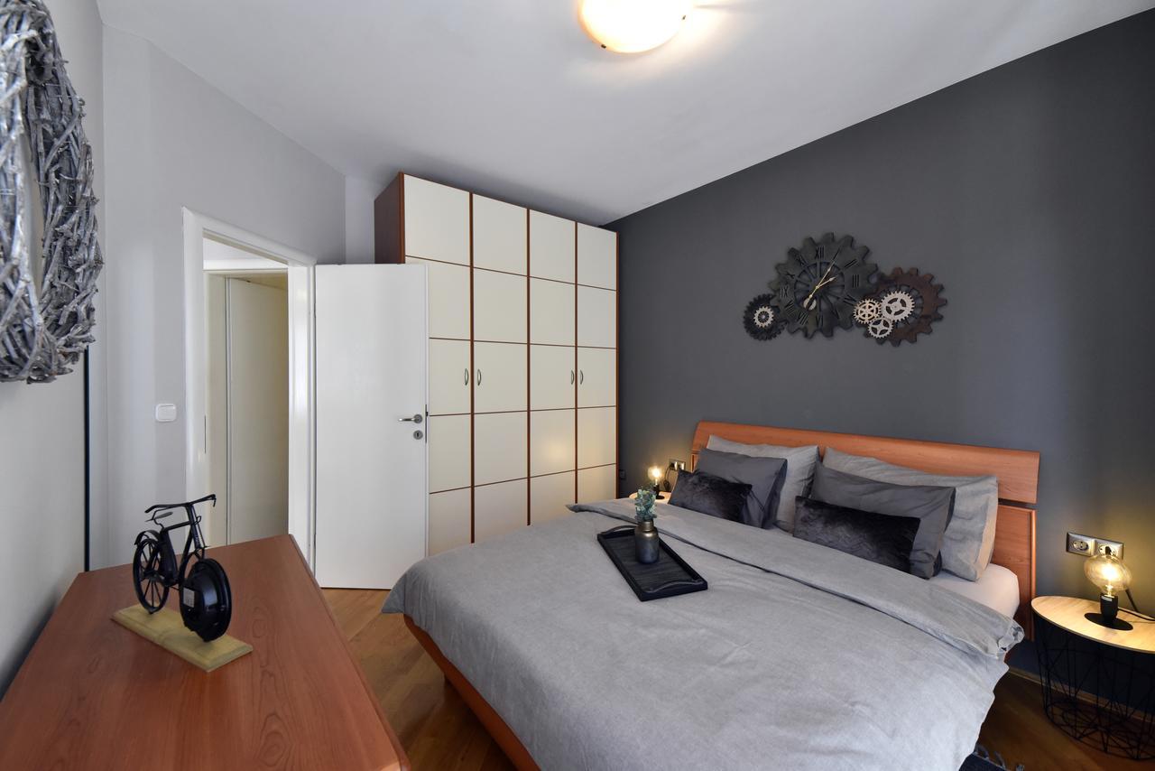 Old Clock Apartment ซาเกร็บ ภายนอก รูปภาพ