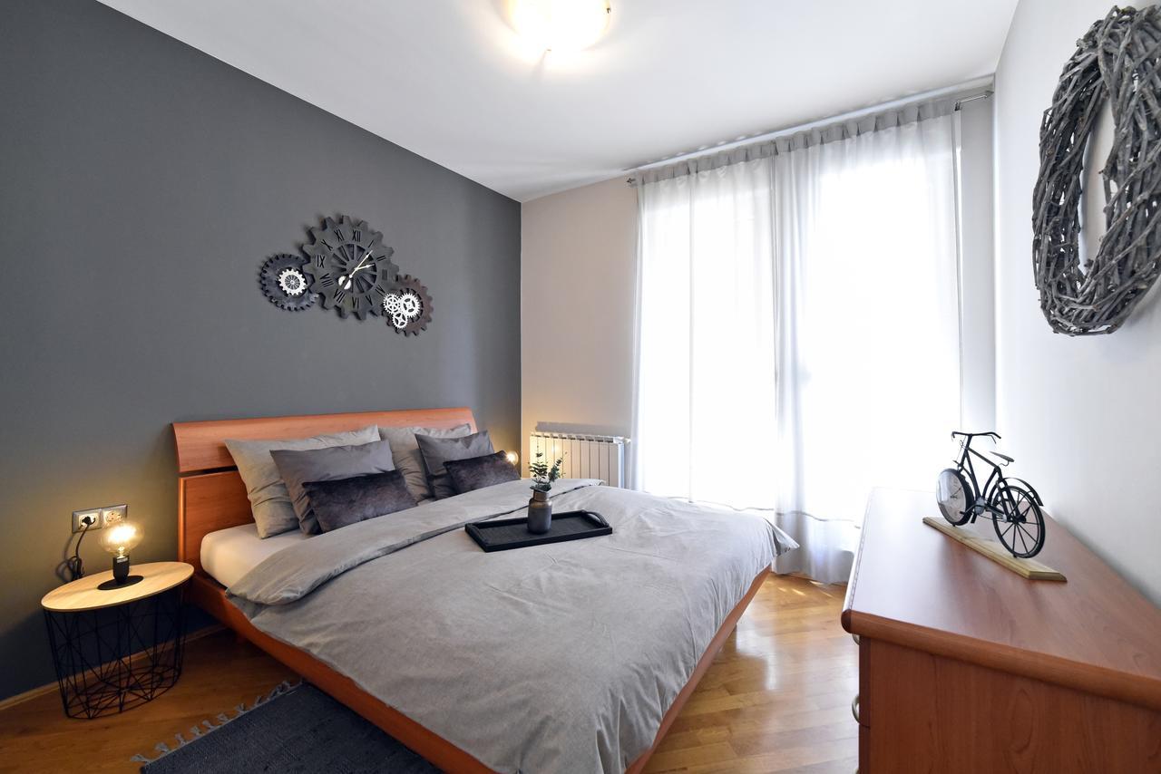 Old Clock Apartment ซาเกร็บ ภายนอก รูปภาพ