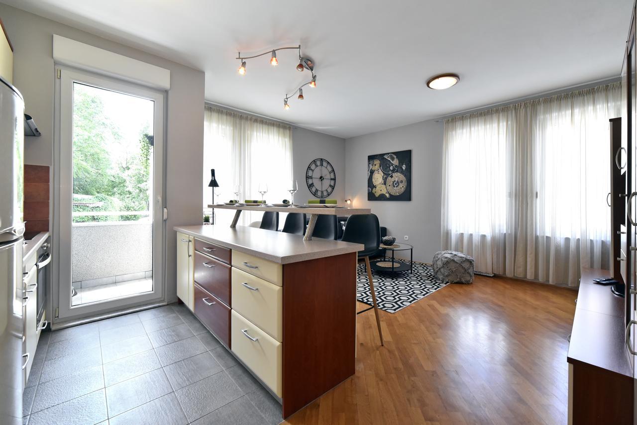 Old Clock Apartment ซาเกร็บ ภายนอก รูปภาพ